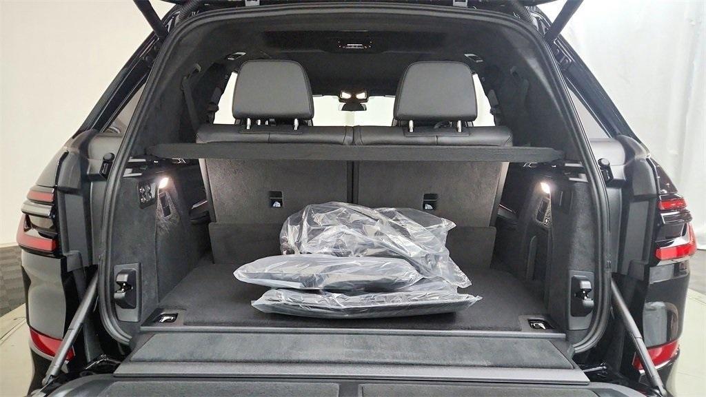 new 2026 BMW X7 car, priced at $123,540