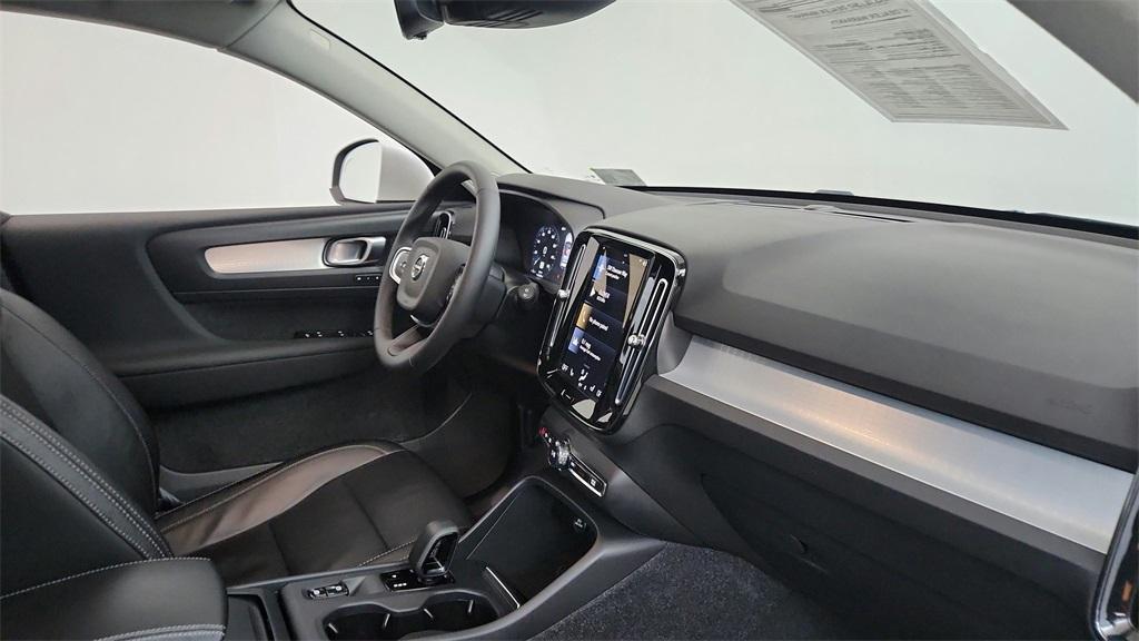 used 2022 Volvo XC40 car, priced at $22,499