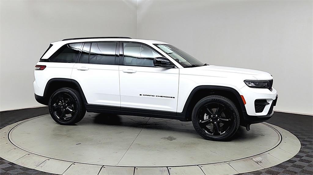 used 2022 Jeep Grand Cherokee car, priced at $30,799