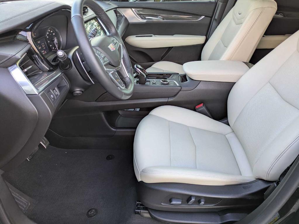 used 2023 Cadillac XT5 car, priced at $34,199