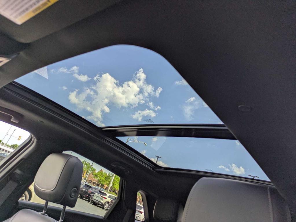 used 2022 Cadillac XT5 car, priced at $33,995