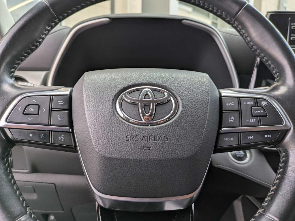 used 2020 Toyota Highlander car, priced at $25,199