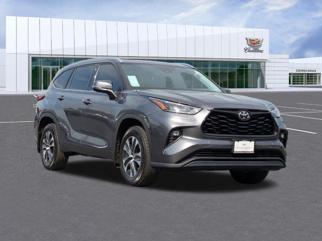used 2020 Toyota Highlander car, priced at $25,199