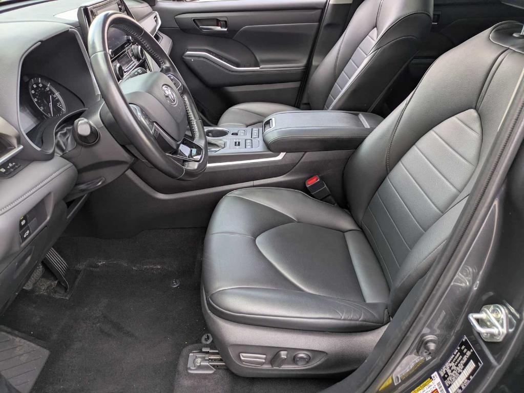 used 2020 Toyota Highlander car, priced at $25,199