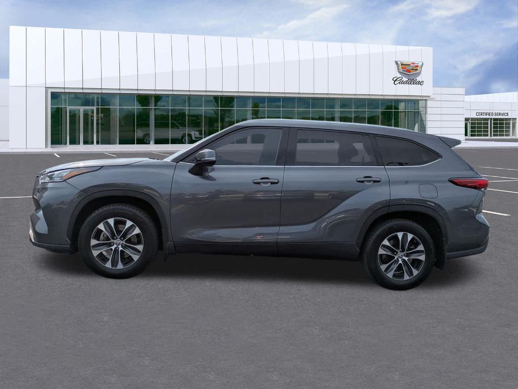 used 2020 Toyota Highlander car, priced at $25,199