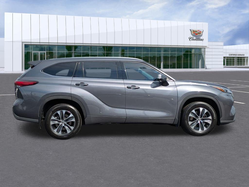 used 2020 Toyota Highlander car, priced at $25,199