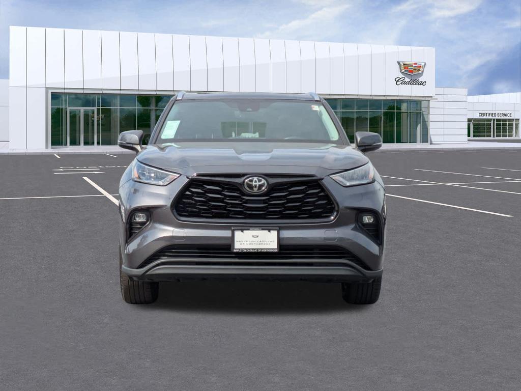 used 2020 Toyota Highlander car, priced at $25,199