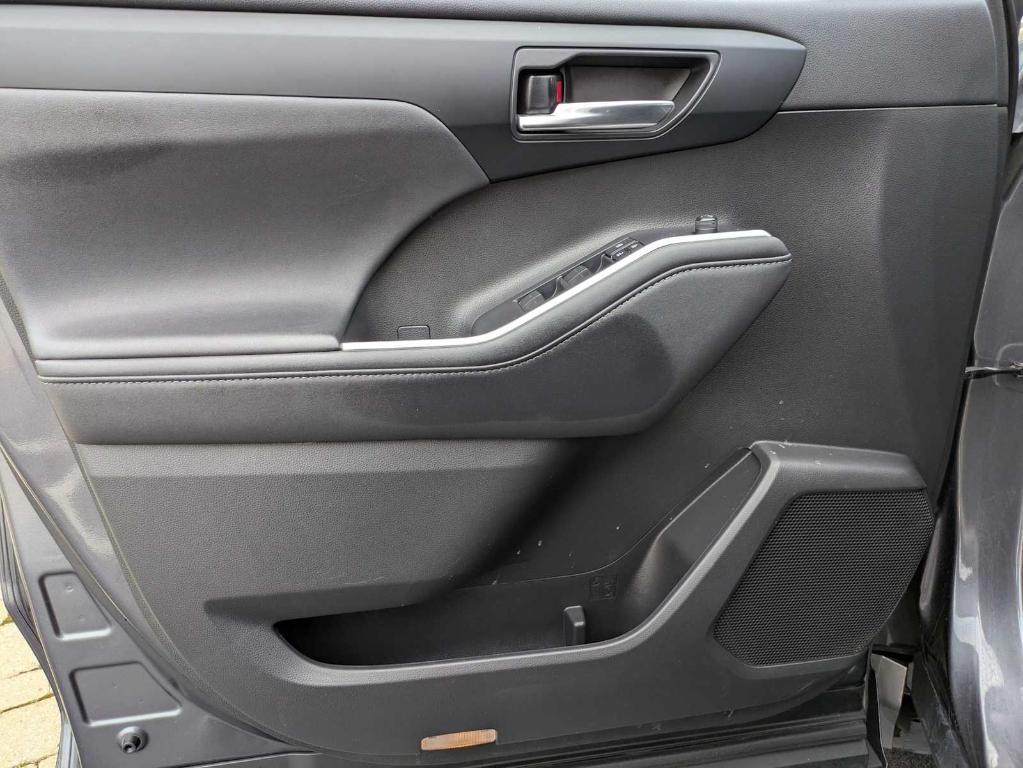 used 2020 Toyota Highlander car, priced at $25,199