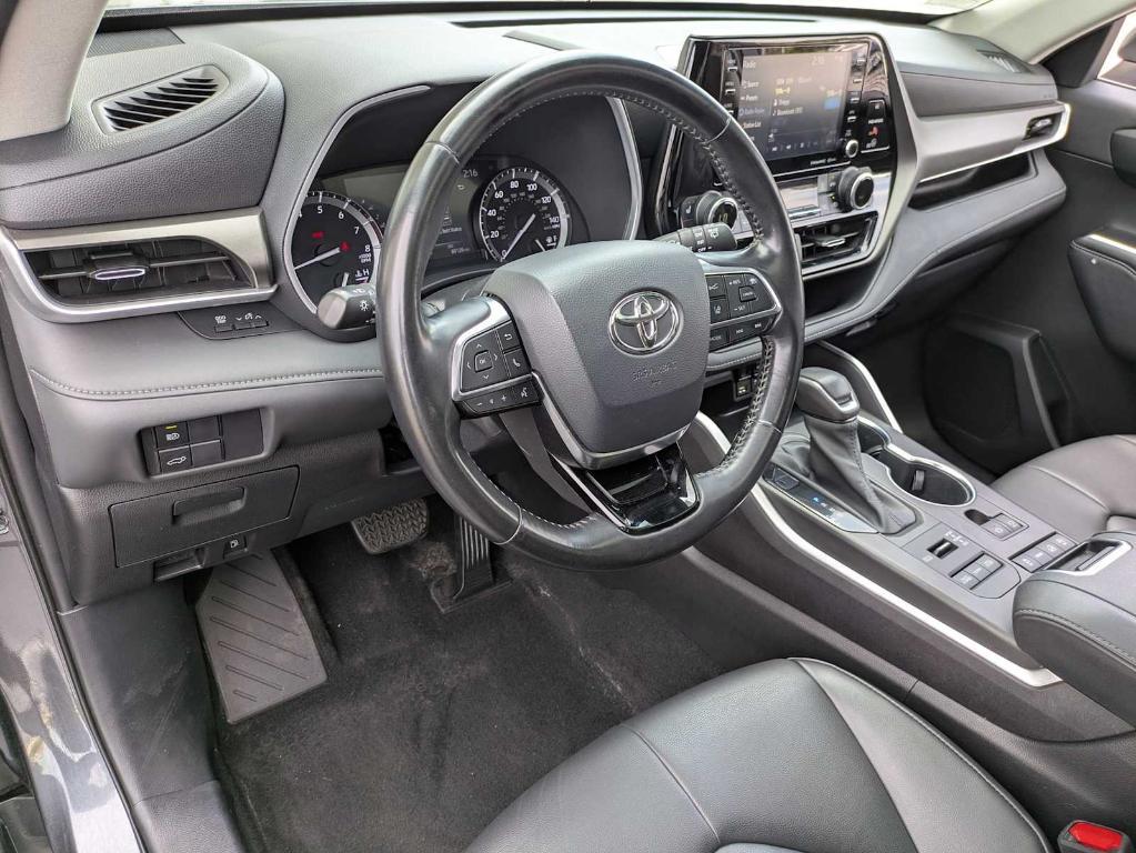 used 2020 Toyota Highlander car, priced at $25,199