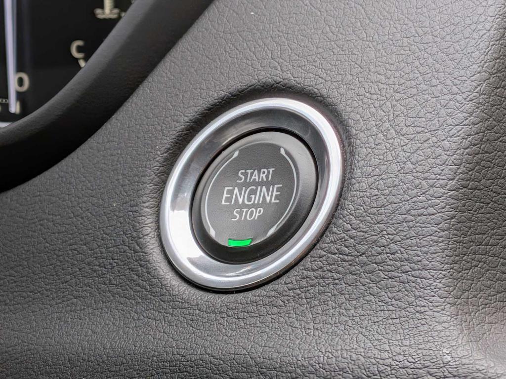 used 2022 Cadillac XT4 car, priced at $30,998