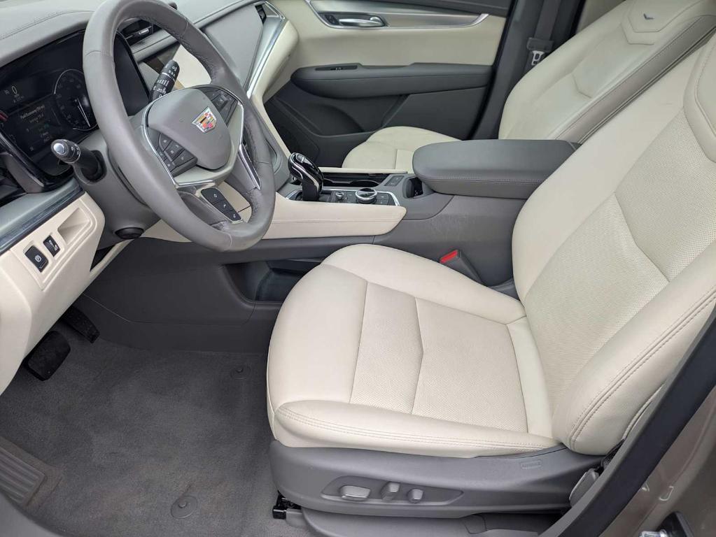 used 2022 Cadillac XT5 car, priced at $30,995