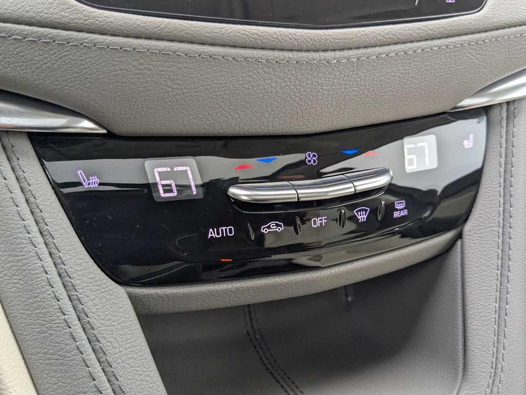 used 2022 Cadillac XT5 car, priced at $34,999