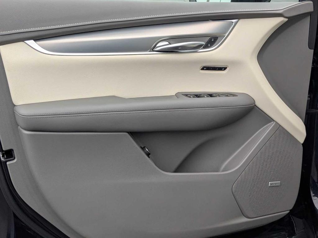 used 2022 Cadillac XT5 car, priced at $34,999