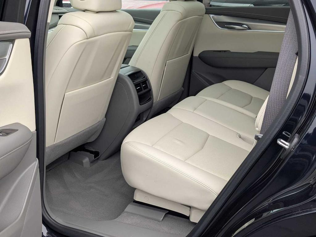used 2022 Cadillac XT5 car, priced at $34,999
