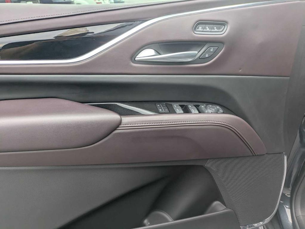 used 2022 Cadillac Escalade ESV car, priced at $83,995
