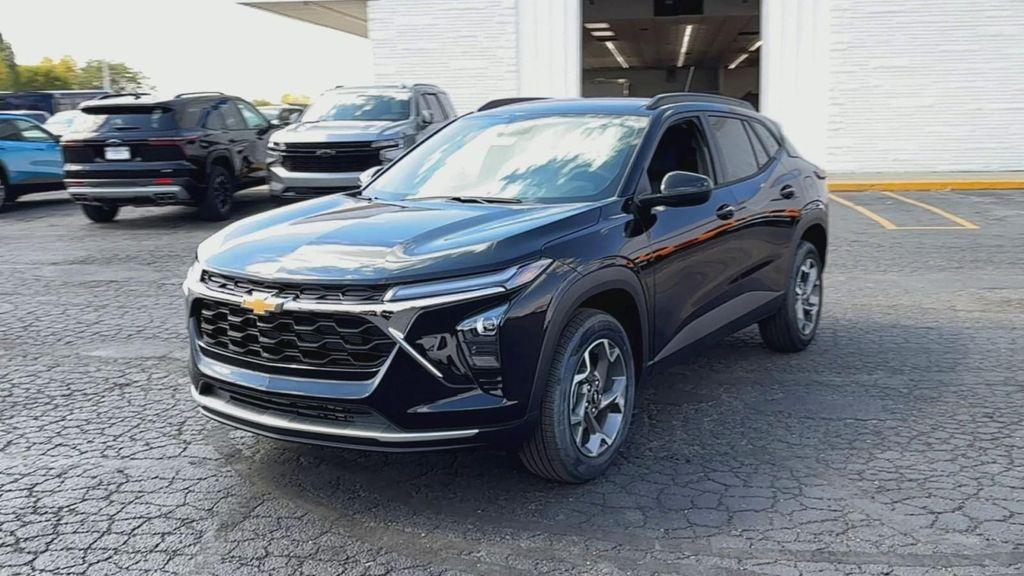 new 2025 Chevrolet Trax car, priced at $25,085