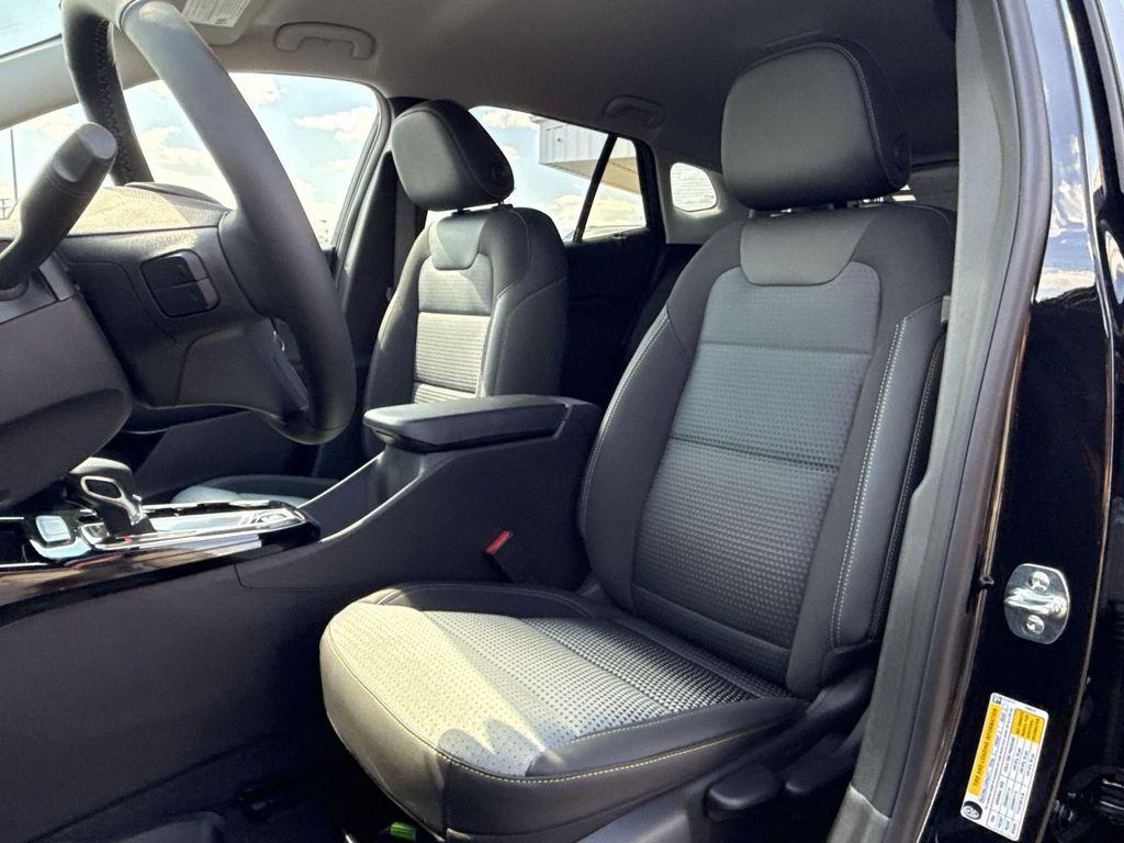 new 2025 Chevrolet Trax car, priced at $25,085