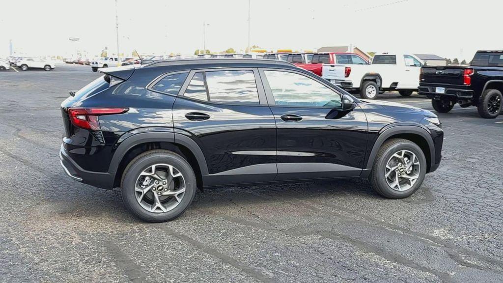 new 2025 Chevrolet Trax car, priced at $25,085