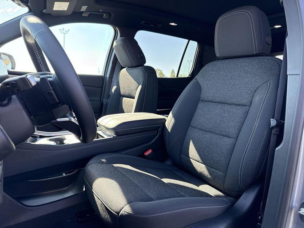 new 2026 Chevrolet Traverse car, priced at $48,420