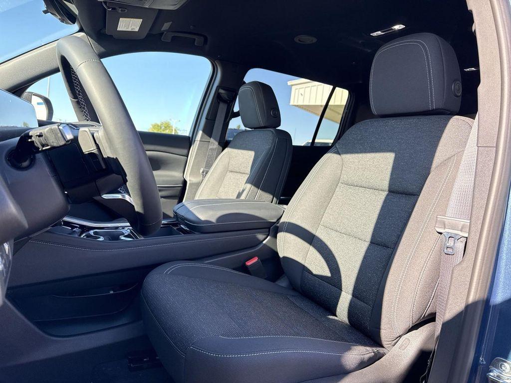 new 2026 Chevrolet Traverse car, priced at $46,205