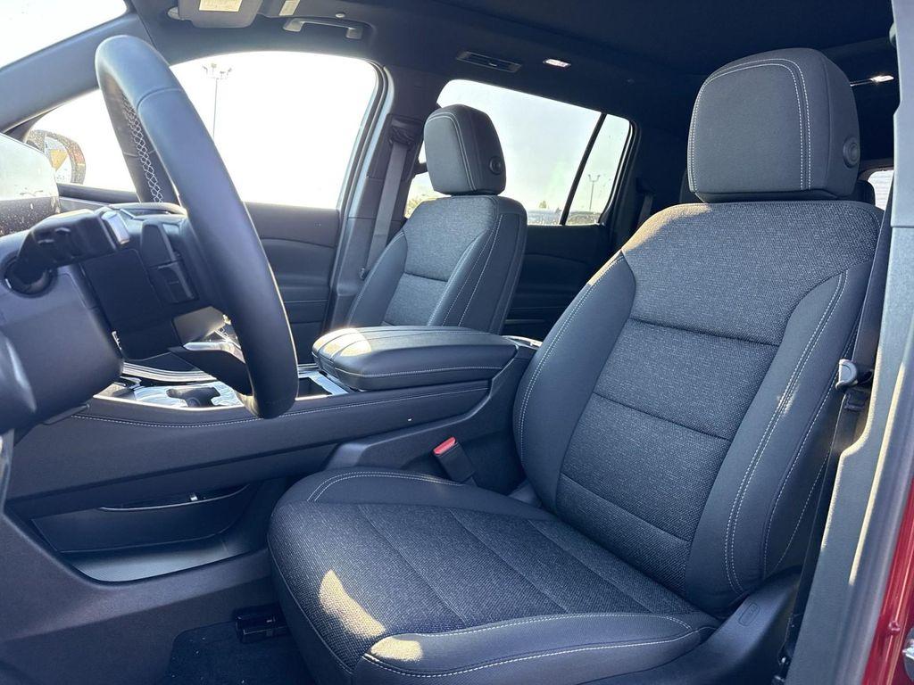 new 2026 Chevrolet Traverse car, priced at $48,915