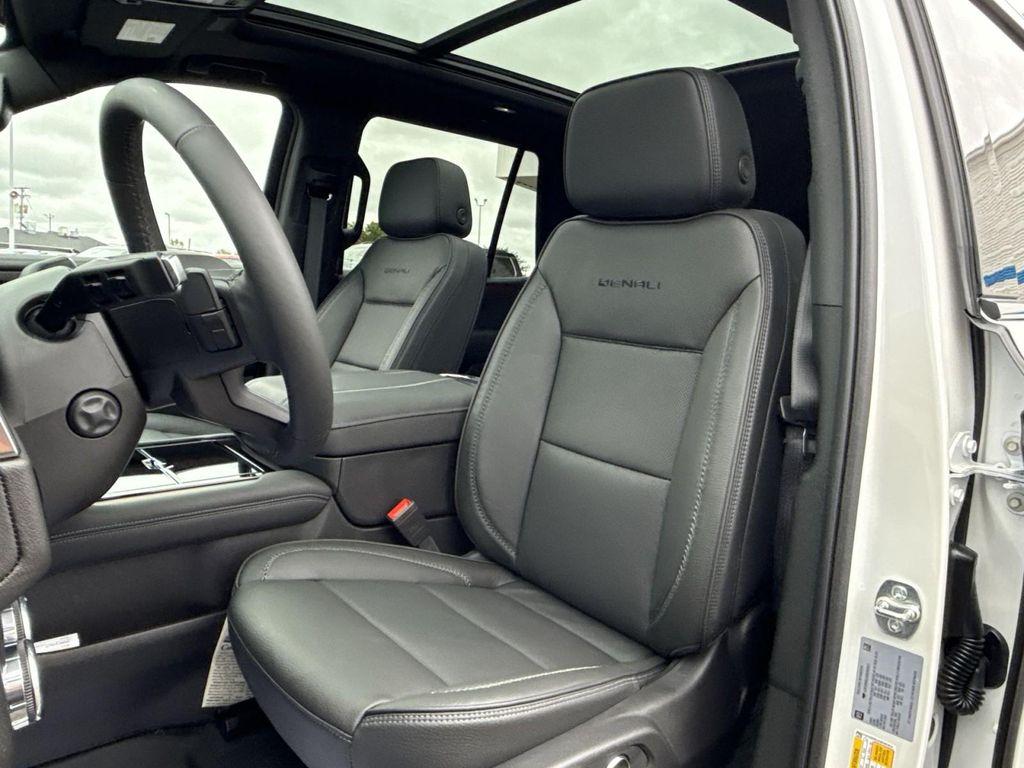 new 2025 GMC Yukon car, priced at $90,655