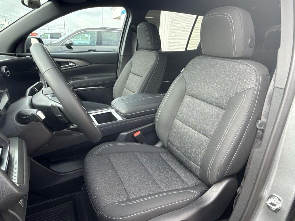 new 2026 Chevrolet Traverse car, priced at $43,120