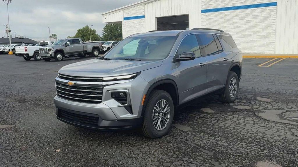 new 2026 Chevrolet Traverse car, priced at $43,120