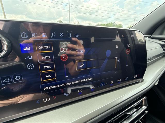 new 2025 Chevrolet Traverse car, priced at $42,560