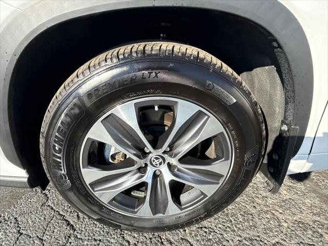 used 2024 Toyota Highlander car, priced at $46,995