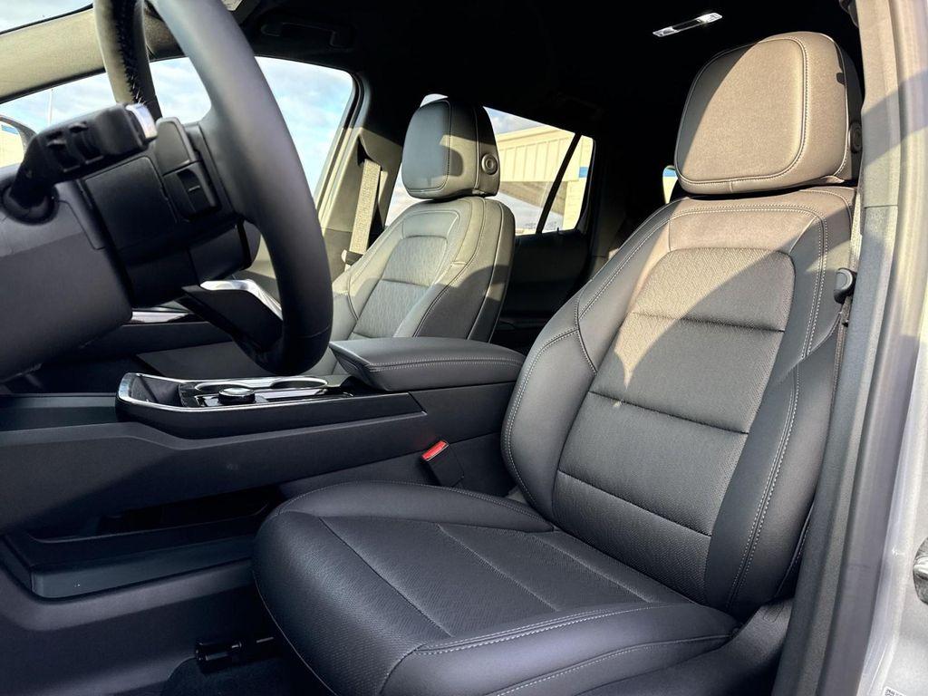 new 2026 Chevrolet Equinox car, priced at $33,470