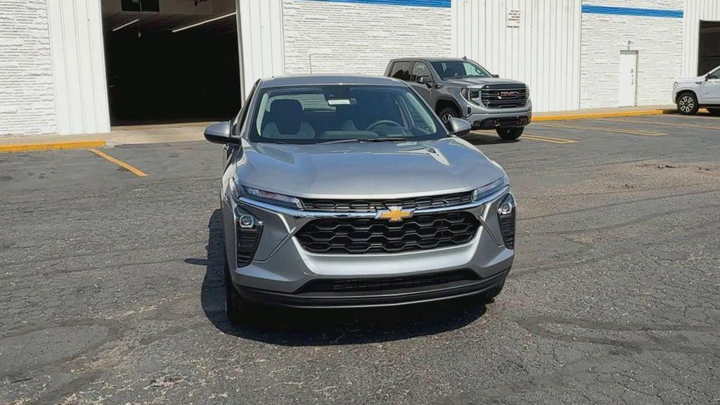new 2025 Chevrolet Trax car, priced at $23,680