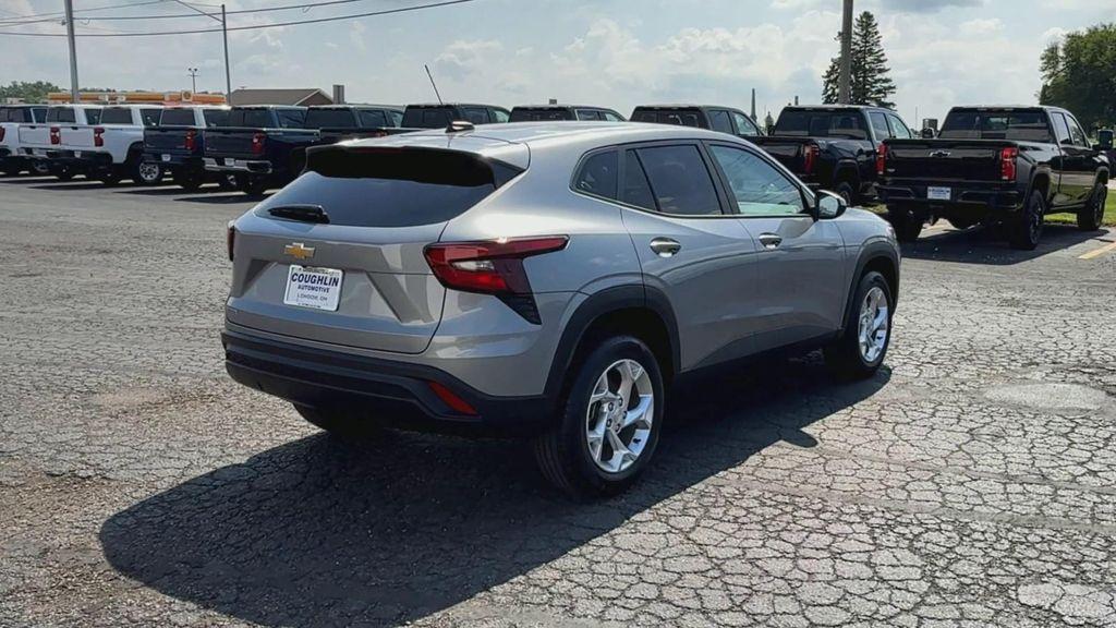 new 2025 Chevrolet Trax car, priced at $23,680
