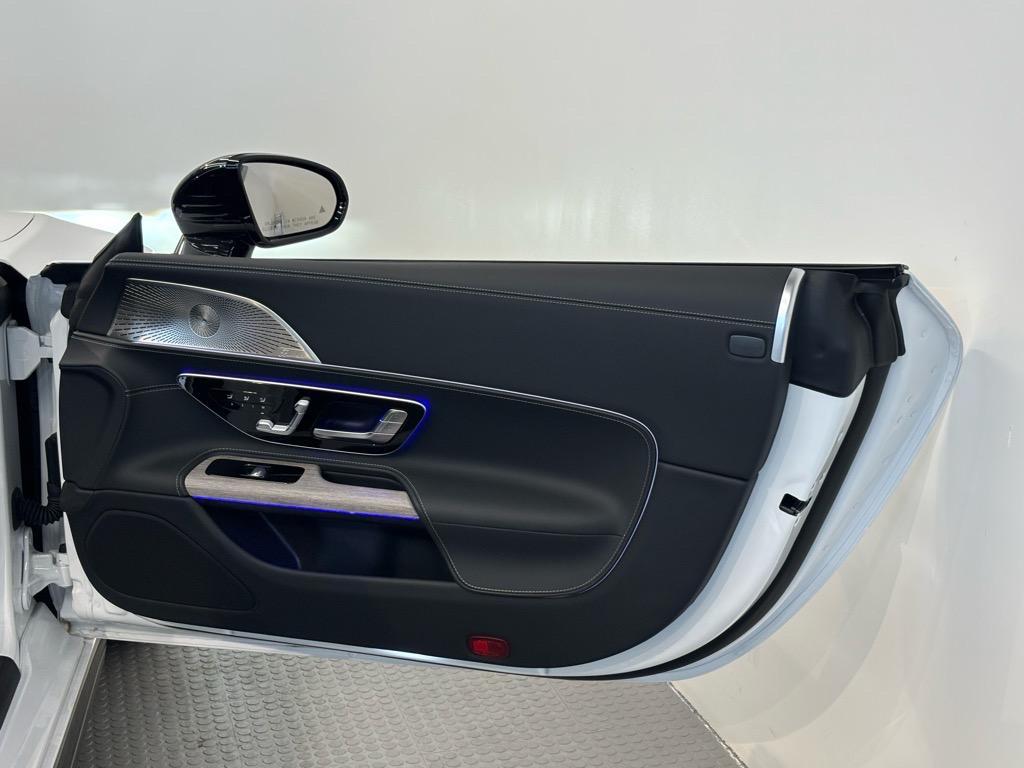 new 2025 Mercedes-Benz AMG SL 55 car, priced at $165,280