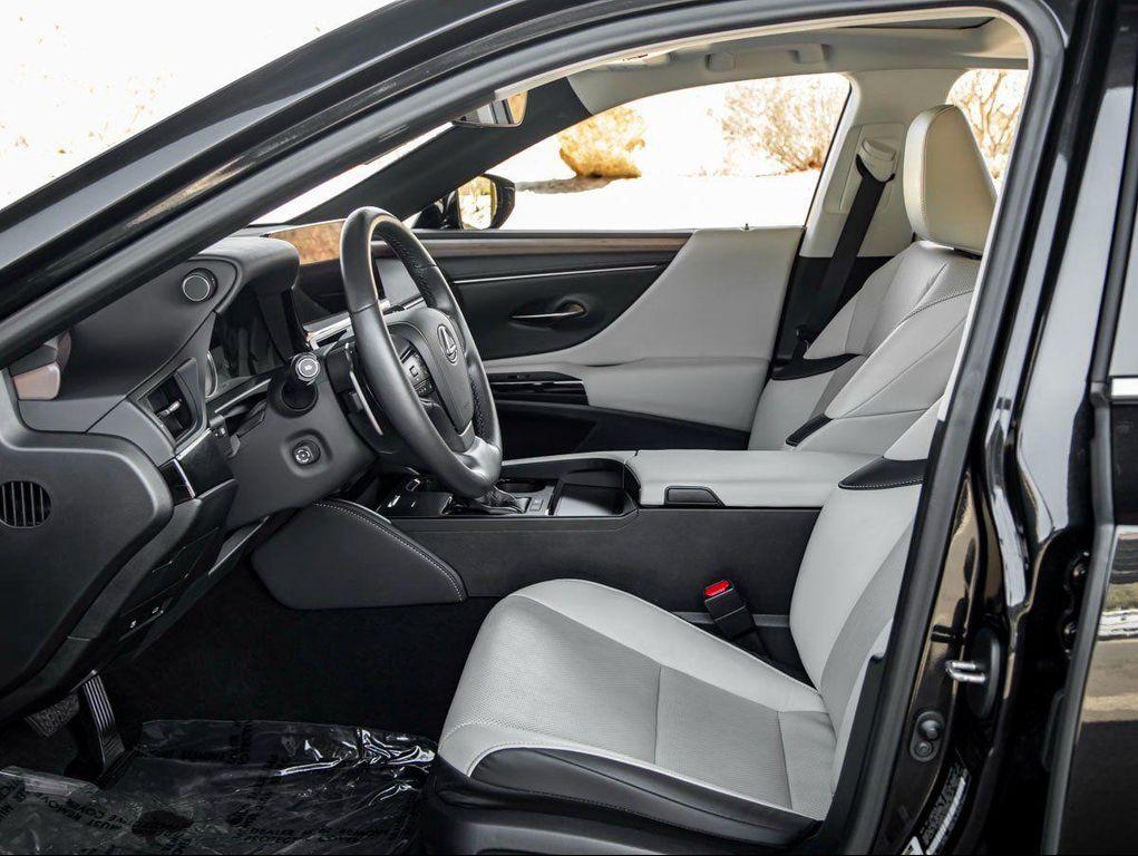 used 2023 Lexus ES 300h car, priced at $34,997