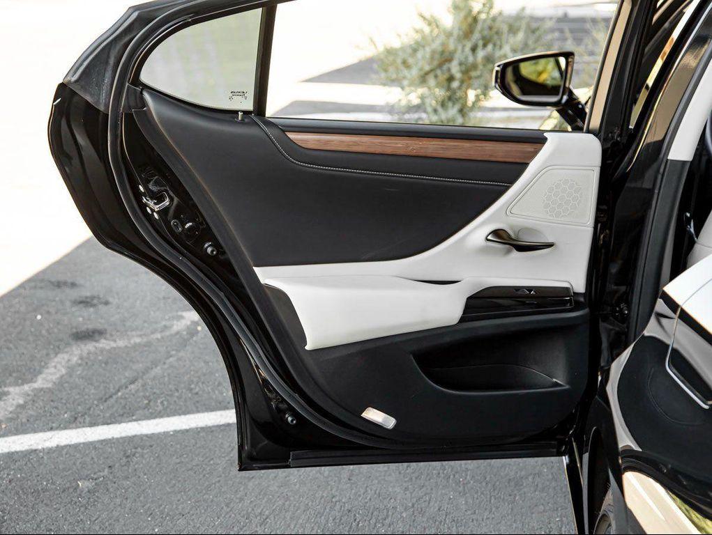 used 2023 Lexus ES 300h car, priced at $34,997