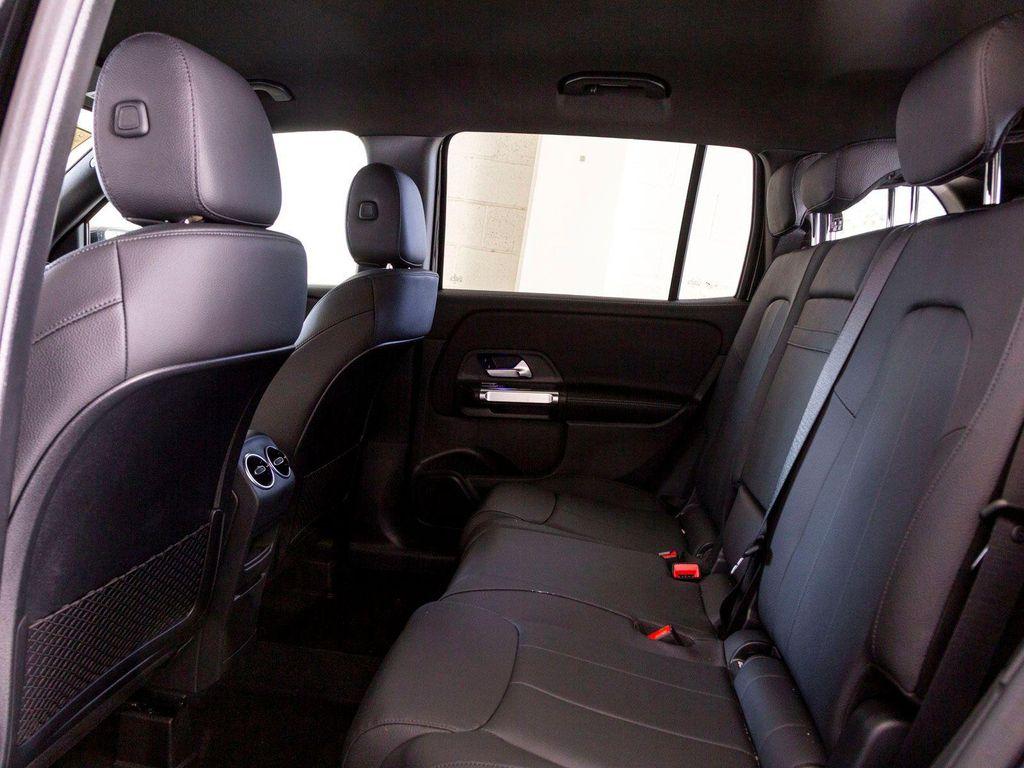 new 2025 Mercedes-Benz GLB 250 car, priced at $47,420