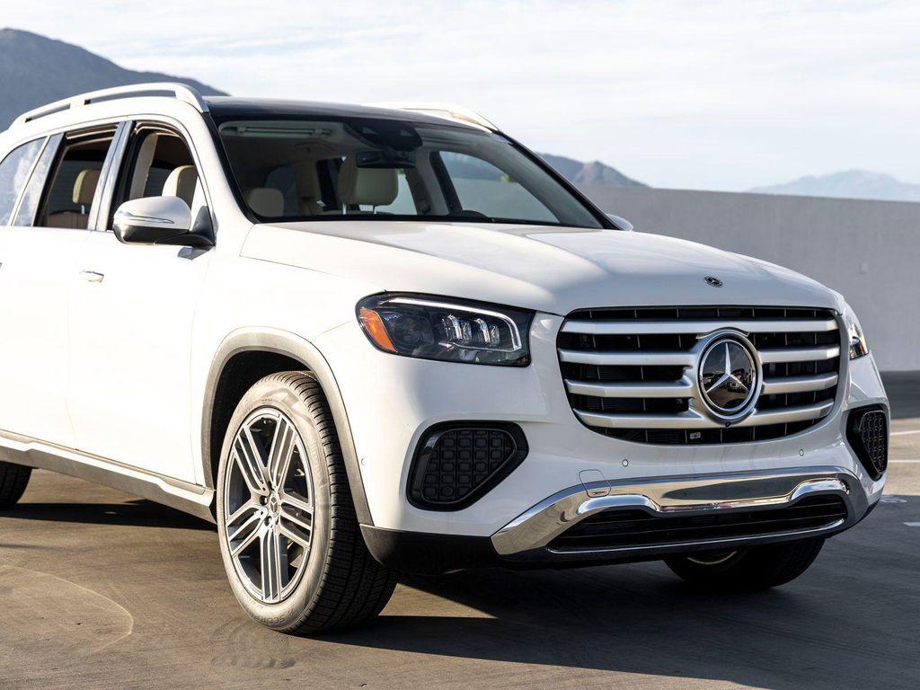new 2025 Mercedes-Benz GLS 450 car, priced at $90,730