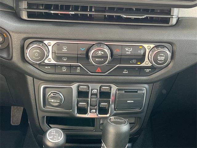 new 2025 Jeep Gladiator car, priced at $44,328
