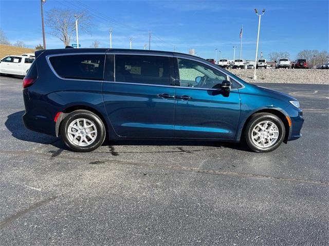 new 2025 Chrysler Pacifica car