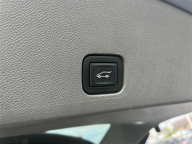 used 2023 Cadillac XT6 car, priced at $32,372
