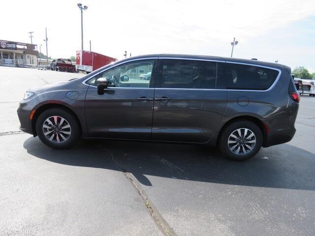 used 2023 Chrysler Pacifica Hybrid car, priced at $47,612