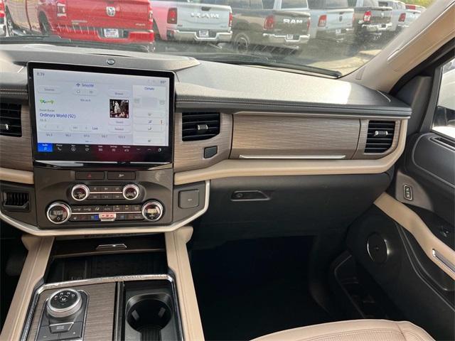 used 2023 Ford Expedition car, priced at $45,005