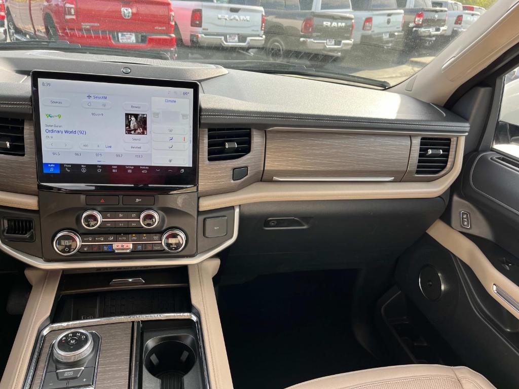 used 2023 Ford Expedition car, priced at $45,944
