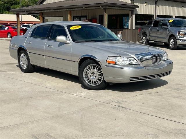 used 2009 Lincoln Town Car car, priced at $14,994