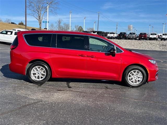 new 2025 Chrysler Pacifica car