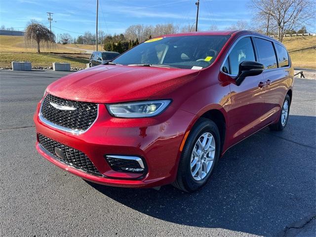 new 2025 Chrysler Pacifica car