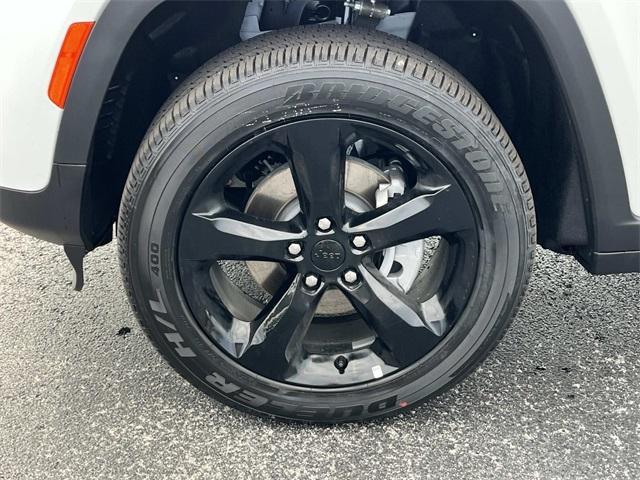 new 2025 Jeep Grand Cherokee car, priced at $42,280