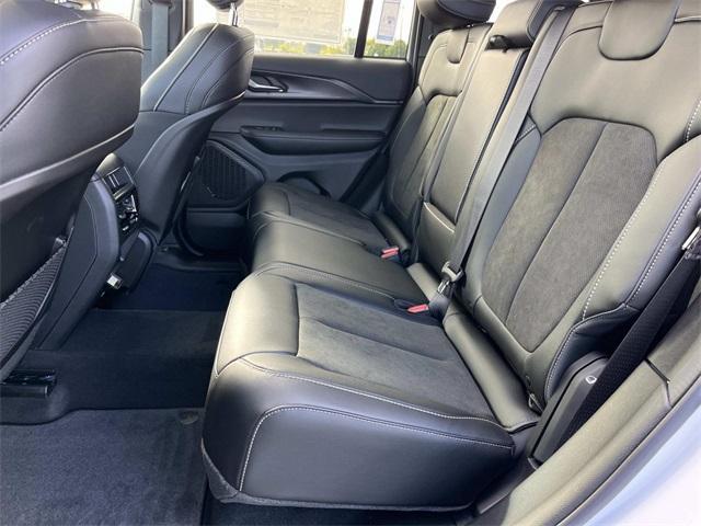 new 2025 Jeep Grand Cherokee car, priced at $45,200