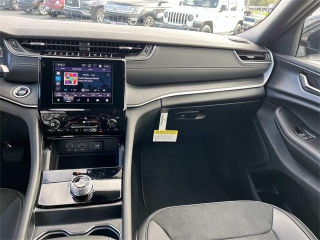 new 2025 Jeep Grand Cherokee car, priced at $45,200